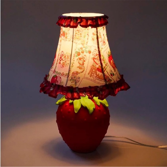 Dolls kill retro 80s STRAWBERRY SHORTCAKE limited edition sold out lamps - Picture 3 of 9